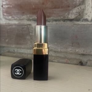 Chanel Crème Lipstick- Brown Sugar/Brun Glacé -vintage -
150.067 - 0.13 oz -
